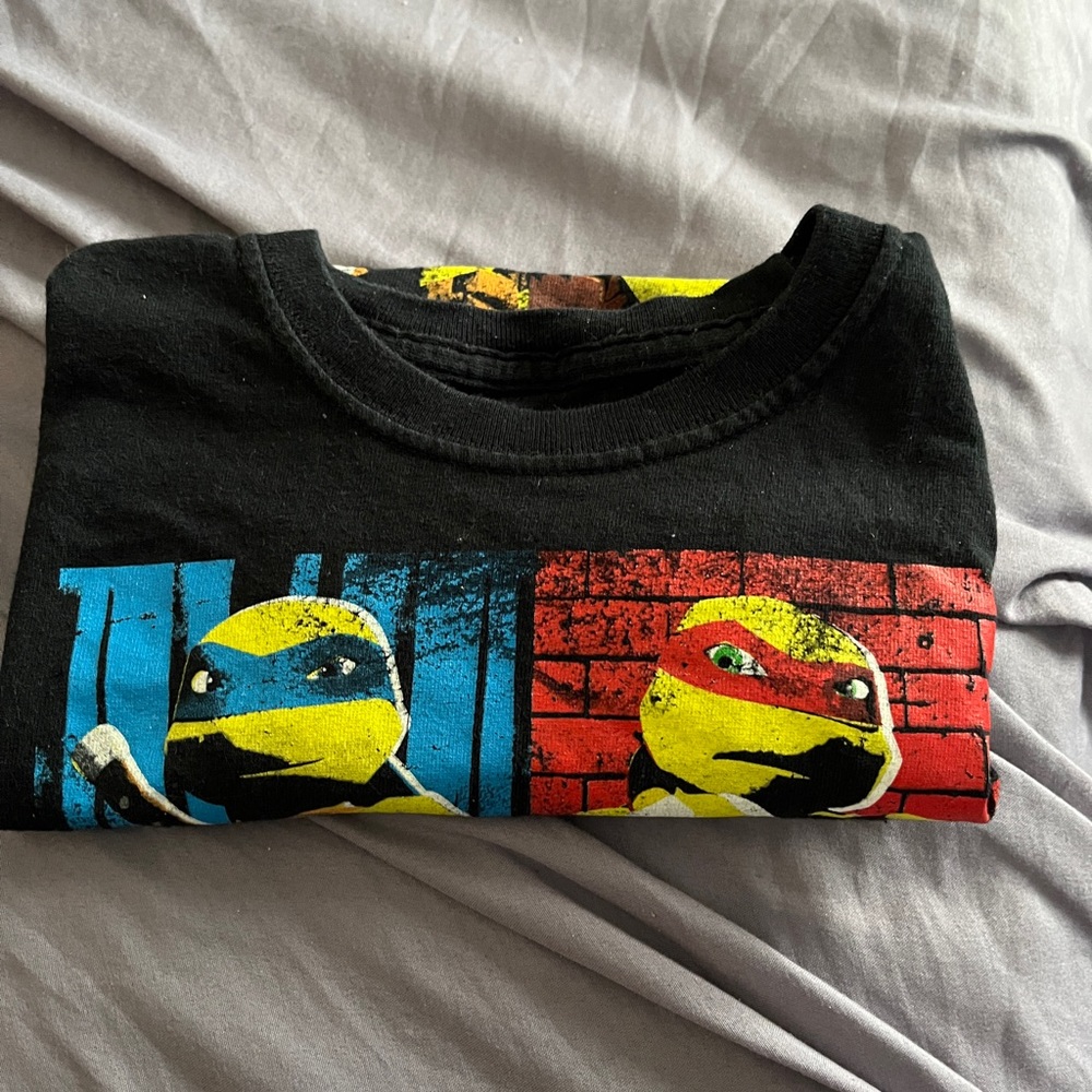 TMNT T-shirt size 4/5